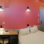 & بيت شباب